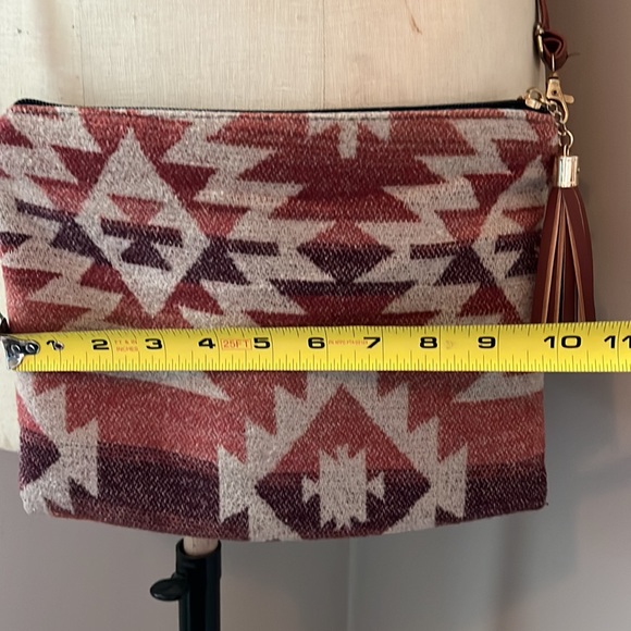 Aztec Crossbody - Picture 4 of 5